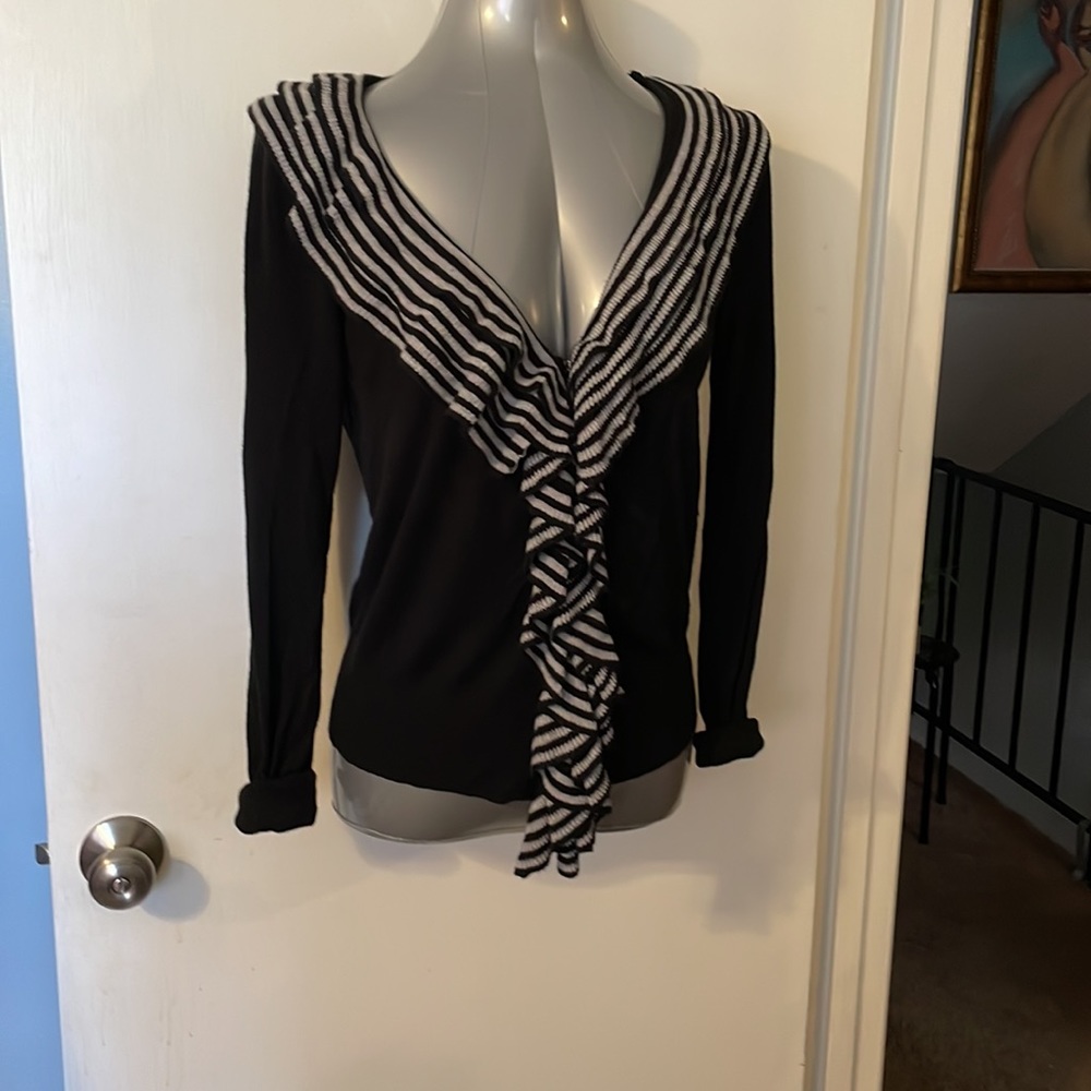 ❤️ Black & White sweater w/ruffles down the front